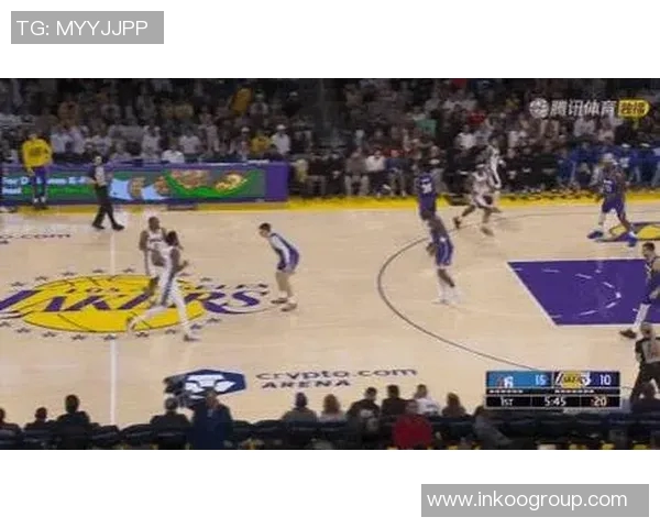 雷迪克谈艾顿缺席：他赛前热身时膝盖不适，球队决定谨慎处理